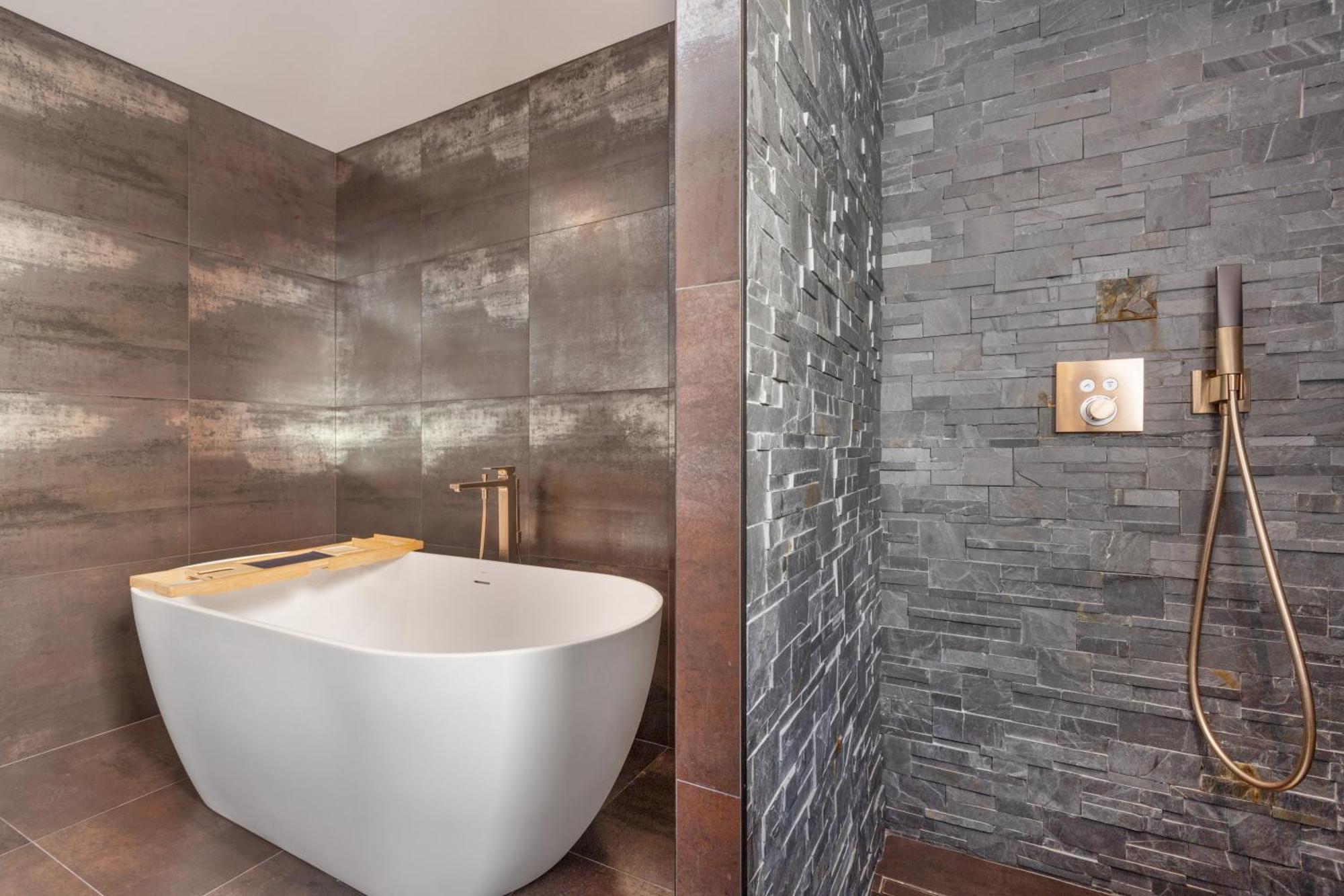 Villaer Luxurious And Modern Family