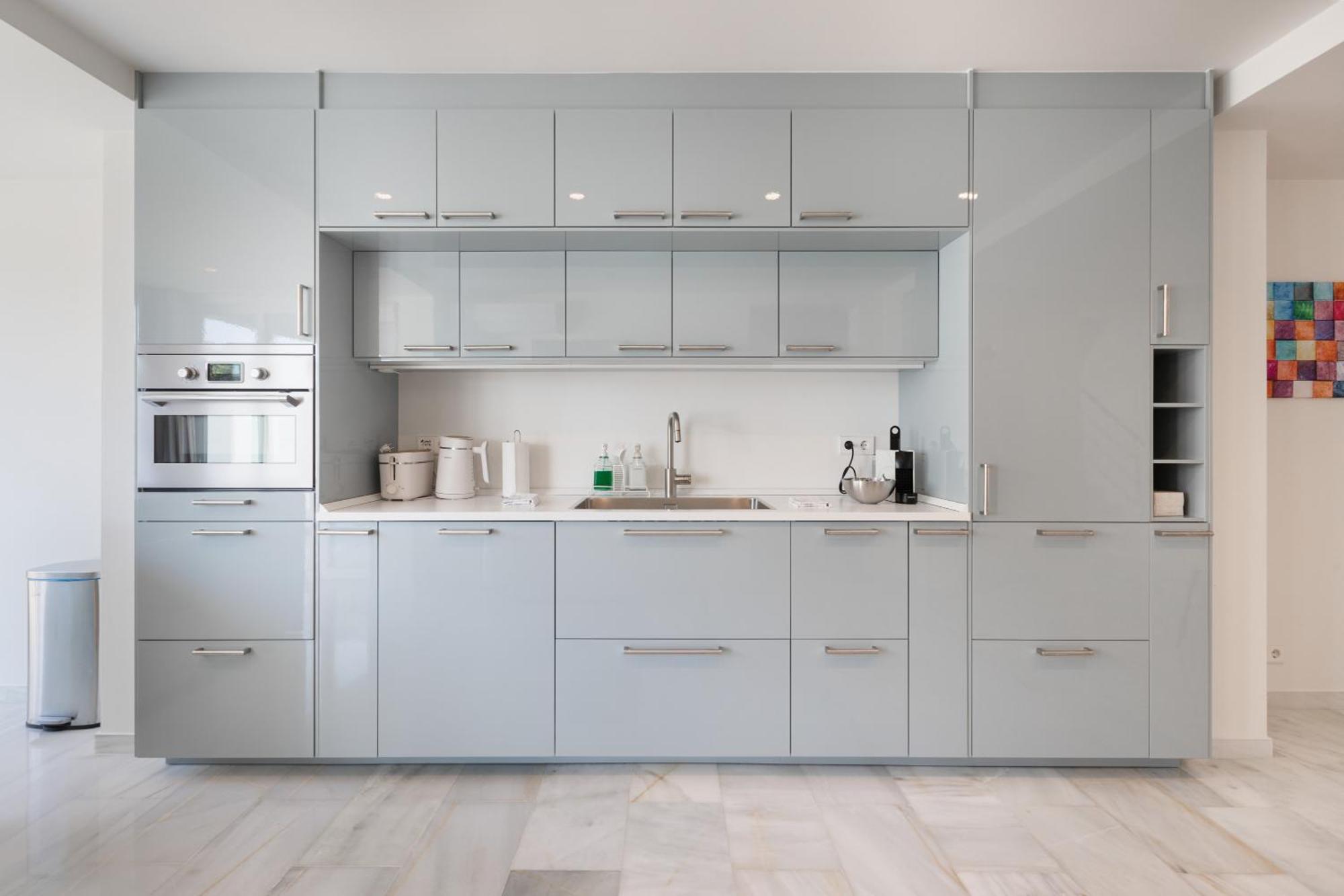 Luxurious And Modern Family Villaer