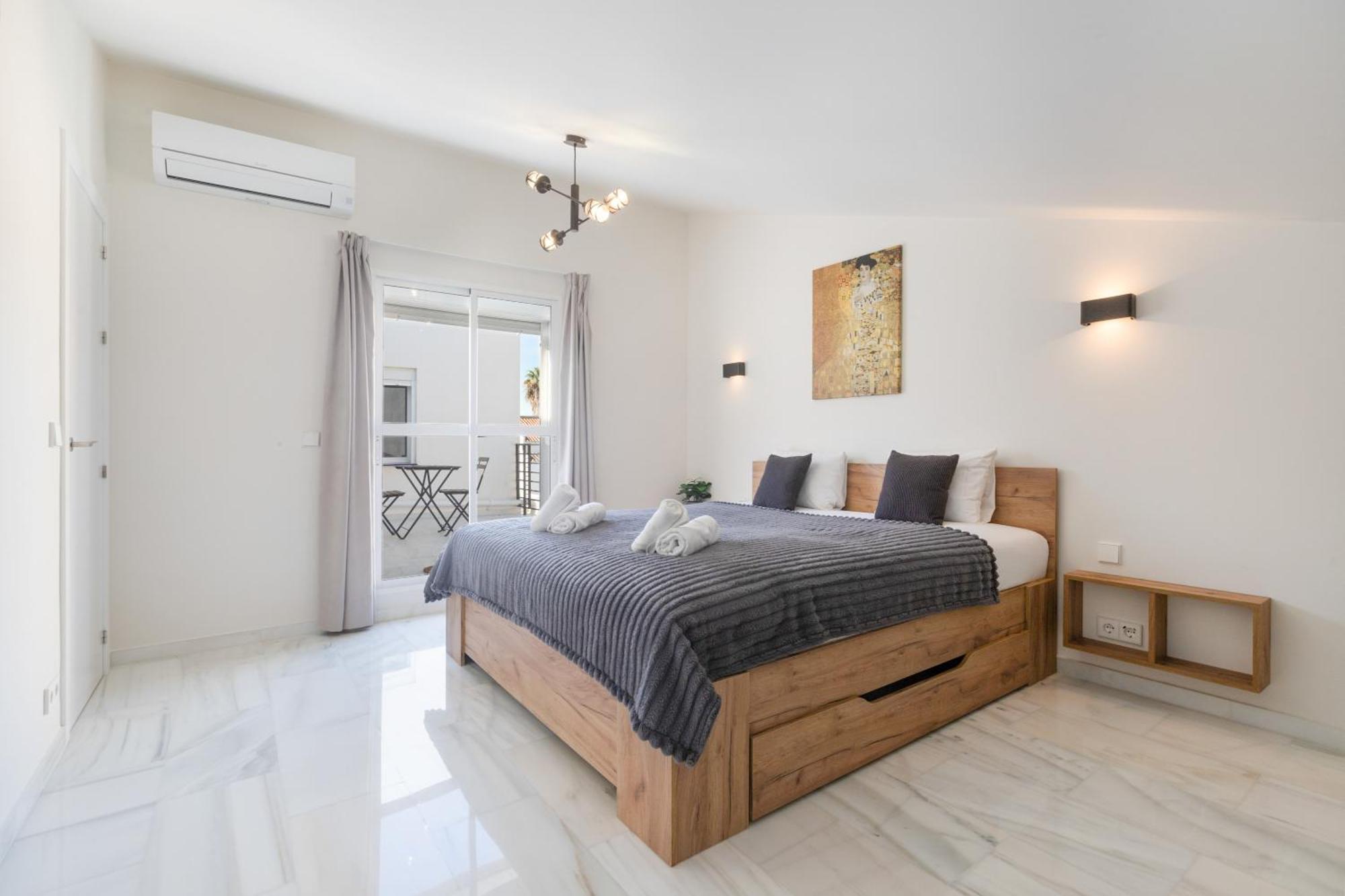 Luxurious And Modern Family Villaer *